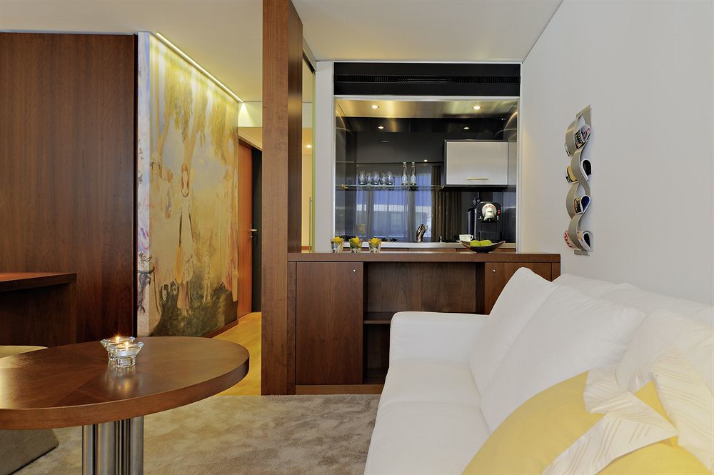 Radisson Blu Hotel, Hotel